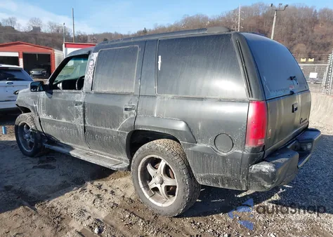 2000 Cadillac Escalade Standard z USA, uszkodzony, nr VIN 1GYEK13R3YR126208